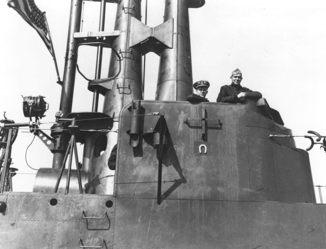 Click image for larger version

Name:	Hardhead conning tower.jpg
Views:	1
Size:	88.2 KB
ID:	66058