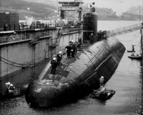 Click image for larger version

Name:	HMS_Dreadnought_arrives_Faslane_1963_20090716120701.jpg
Views:	1
Size:	83.3 KB
ID:	63695